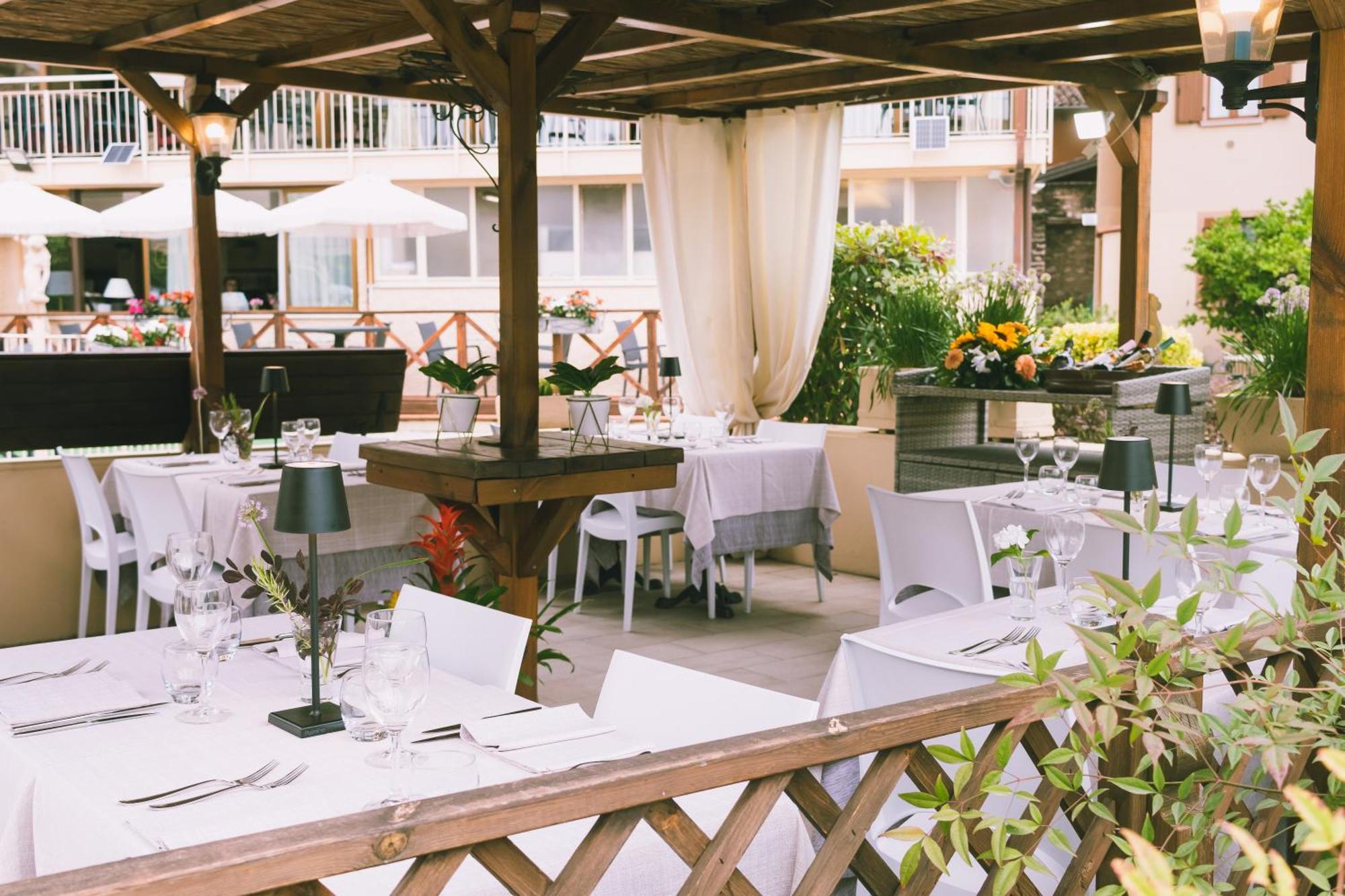 Hotel Adria & Resort Toscolano Maderno Exterior photo