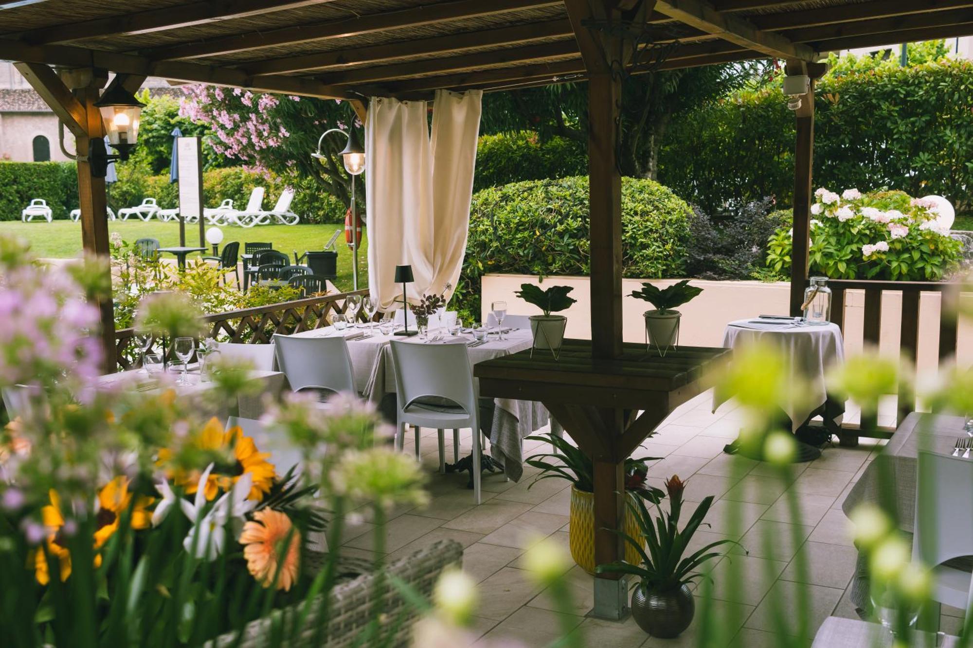 Hotel Adria & Resort Toscolano Maderno Exterior photo