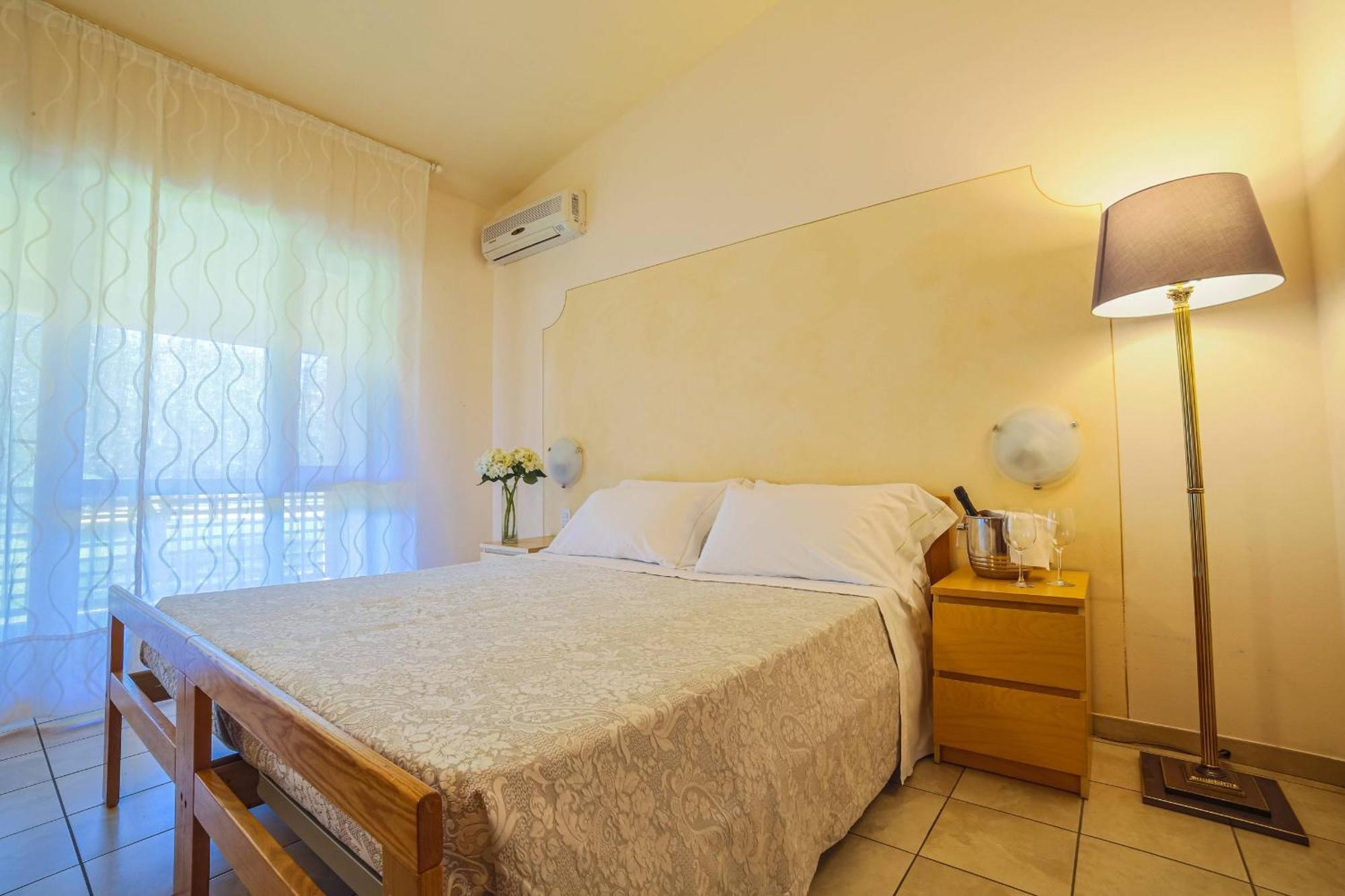Hotel Adria & Resort Toscolano Maderno Exterior photo